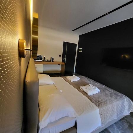 La Mirage Apartment 04 Tirana Bagian luar foto