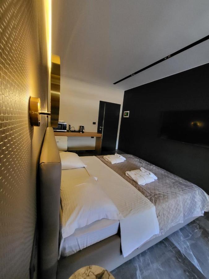 La Mirage Apartment 04 Tirana Bagian luar foto