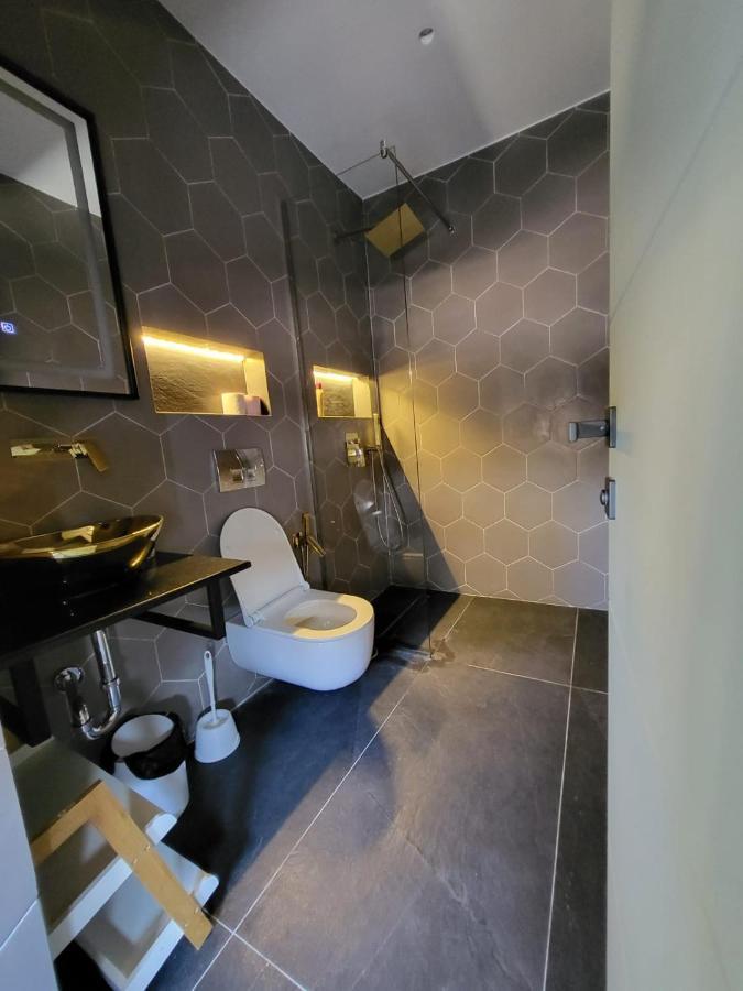 La Mirage Apartment 04 Tirana Bagian luar foto